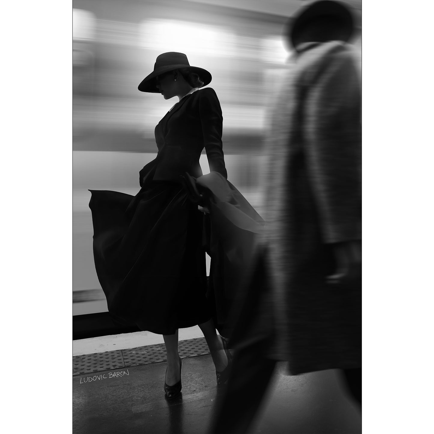 La parisienne dans le metro - Affiche fine art
